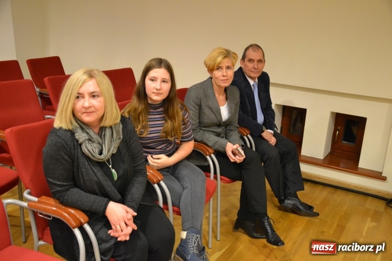 Zdjęcie w galerii na portalu naszraciborz.pl: Z uśmiechem, ale i do bólu - promocja książki Zbigniewa Woźniaka na Zamku Piastowskim wiadomości z regionu