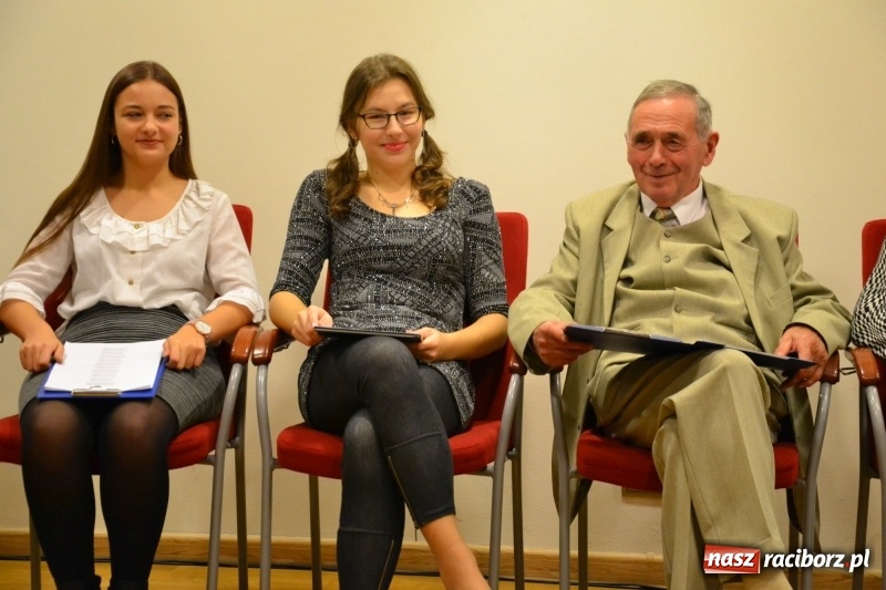 Zdjęcie w galerii na portalu naszraciborz.pl: Z uśmiechem, ale i do bólu - promocja książki Zbigniewa Woźniaka na Zamku Piastowskim wiadomości z regionu