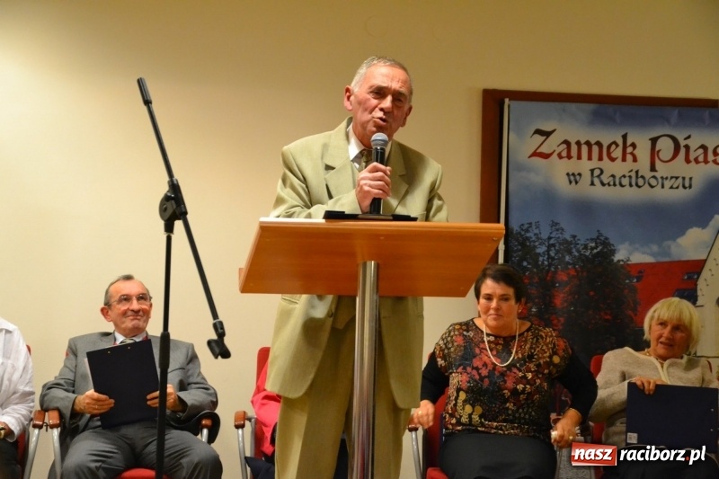 Zdjęcie w galerii na portalu naszraciborz.pl: Z uśmiechem, ale i do bólu - promocja książki Zbigniewa Woźniaka na Zamku Piastowskim wiadomości z regionu