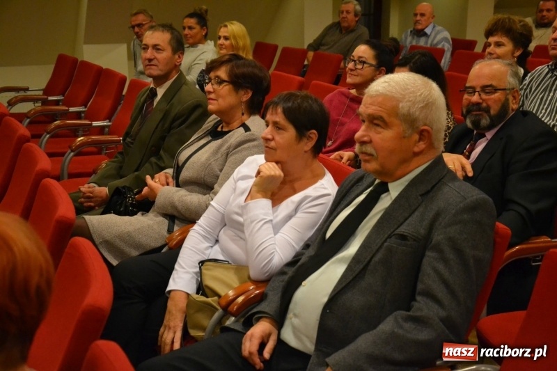 Zdjęcie w galerii na portalu naszraciborz.pl: Z uśmiechem, ale i do bólu - promocja książki Zbigniewa Woźniaka na Zamku Piastowskim wiadomości z regionu