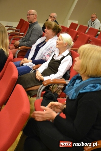 Zdjęcie w galerii na portalu naszraciborz.pl: Z uśmiechem, ale i do bólu - promocja książki Zbigniewa Woźniaka na Zamku Piastowskim wiadomości z regionu