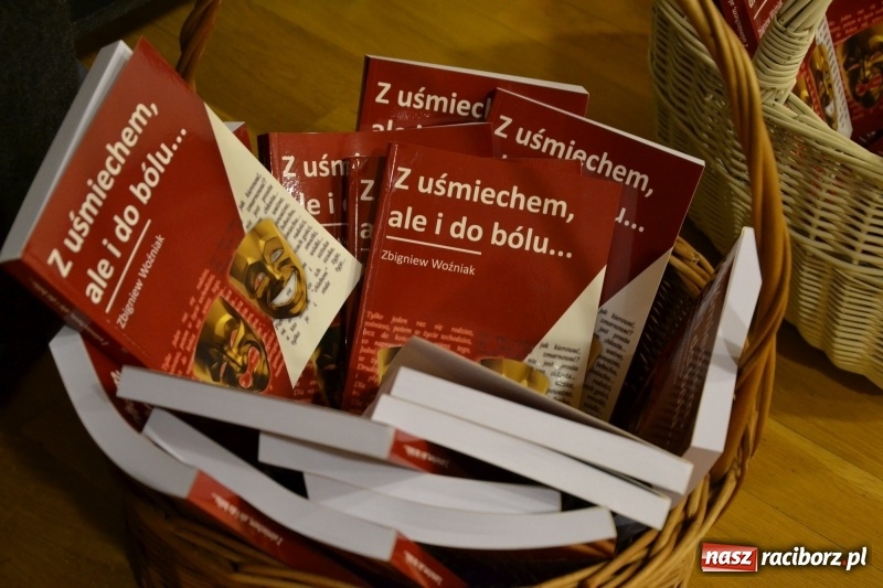 Zdjęcie w galerii na portalu naszraciborz.pl: Z uśmiechem, ale i do bólu - promocja książki Zbigniewa Woźniaka na Zamku Piastowskim wiadomości z regionu