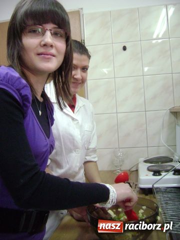 Zdjęcie w galerii na portalu naszraciborz.pl: Przyszli raciborscy dietetycy promują zdrowie wiadomości z regionu