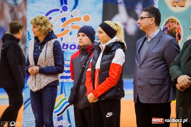 Zdjęcie w galerii na portalu naszraciborz.pl: Jesienne Halowe Mistrzostwa Raciborza w lekkiej atletyce. Zmaganiom przyglądała się Justyna Święty-Ersetic wiadomości z regionu