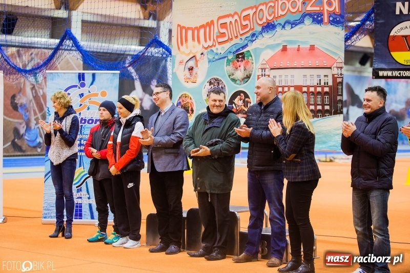 Zdjęcie w galerii na portalu naszraciborz.pl: Jesienne Halowe Mistrzostwa Raciborza w lekkiej atletyce. Zmaganiom przyglądała się Justyna Święty-Ersetic wiadomości z regionu