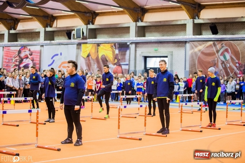 Zdjęcie w galerii na portalu naszraciborz.pl: Jesienne Halowe Mistrzostwa Raciborza w lekkiej atletyce. Zmaganiom przyglądała się Justyna Święty-Ersetic wiadomości z regionu