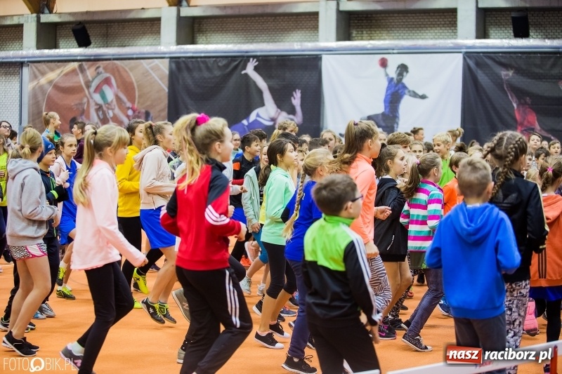 Zdjęcie w galerii na portalu naszraciborz.pl: Jesienne Halowe Mistrzostwa Raciborza w lekkiej atletyce. Zmaganiom przyglądała się Justyna Święty-Ersetic wiadomości z regionu