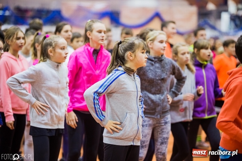 Zdjęcie w galerii na portalu naszraciborz.pl: Jesienne Halowe Mistrzostwa Raciborza w lekkiej atletyce. Zmaganiom przyglądała się Justyna Święty-Ersetic wiadomości z regionu