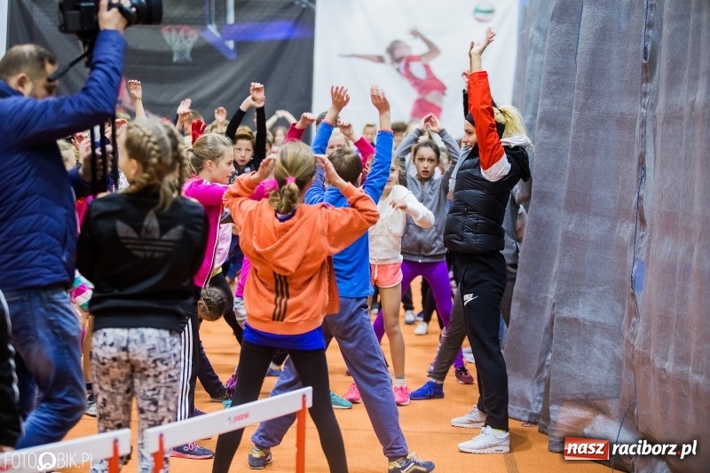 Zdjęcie w galerii na portalu naszraciborz.pl: Jesienne Halowe Mistrzostwa Raciborza w lekkiej atletyce. Zmaganiom przyglądała się Justyna Święty-Ersetic wiadomości z regionu