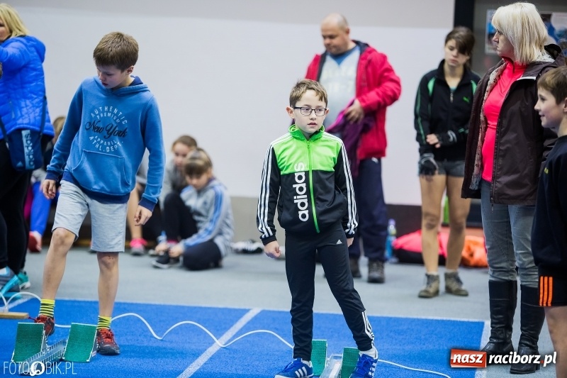 Zdjęcie w galerii na portalu naszraciborz.pl: Jesienne Halowe Mistrzostwa Raciborza w lekkiej atletyce. Zmaganiom przyglądała się Justyna Święty-Ersetic wiadomości z regionu