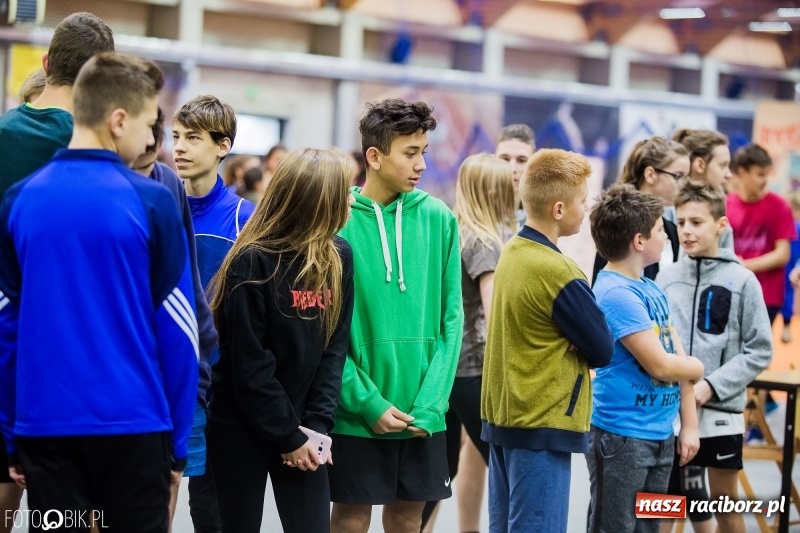 Zdjęcie w galerii na portalu naszraciborz.pl: Jesienne Halowe Mistrzostwa Raciborza w lekkiej atletyce. Zmaganiom przyglądała się Justyna Święty-Ersetic wiadomości z regionu