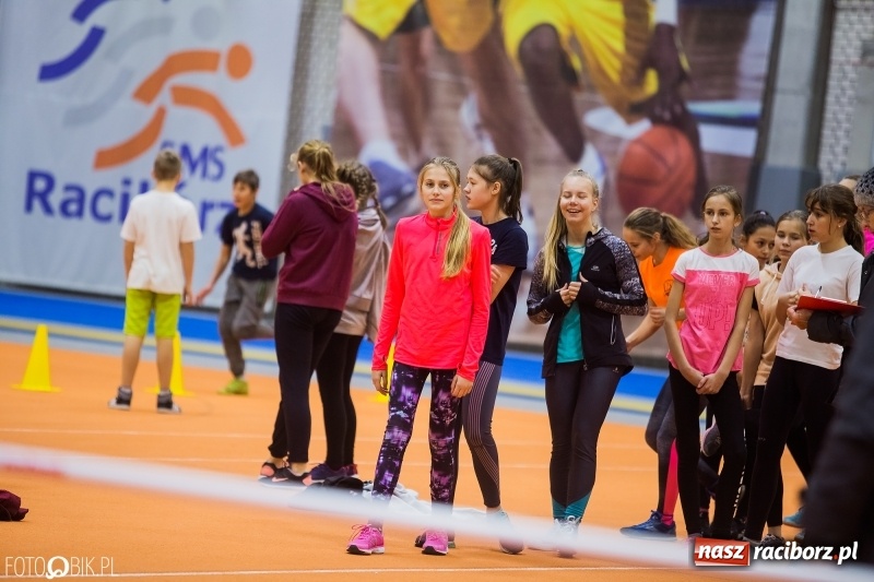 Zdjęcie w galerii na portalu naszraciborz.pl: Jesienne Halowe Mistrzostwa Raciborza w lekkiej atletyce. Zmaganiom przyglądała się Justyna Święty-Ersetic wiadomości z regionu