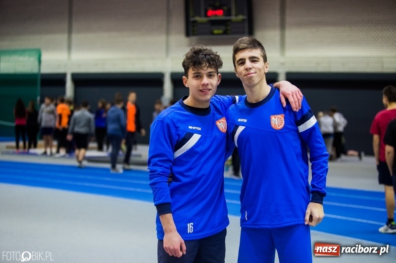 Zdjęcie w galerii na portalu naszraciborz.pl: Jesienne Halowe Mistrzostwa Raciborza w lekkiej atletyce. Zmaganiom przyglądała się Justyna Święty-Ersetic wiadomości z regionu