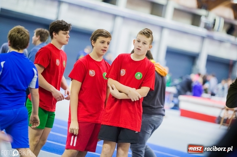 Zdjęcie w galerii na portalu naszraciborz.pl: Jesienne Halowe Mistrzostwa Raciborza w lekkiej atletyce. Zmaganiom przyglądała się Justyna Święty-Ersetic wiadomości z regionu