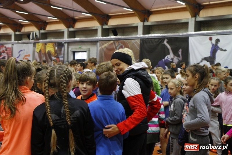Zdjęcie w galerii na portalu naszraciborz.pl: Jesienne Halowe Mistrzostwa Raciborza w lekkiej atletyce. Zmaganiom przyglądała się Justyna Święty-Ersetic wiadomości z regionu