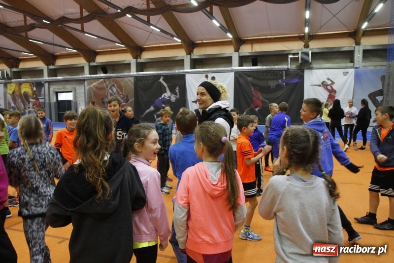 Zdjęcie w galerii na portalu naszraciborz.pl: Jesienne Halowe Mistrzostwa Raciborza w lekkiej atletyce. Zmaganiom przyglądała się Justyna Święty-Ersetic wiadomości z regionu