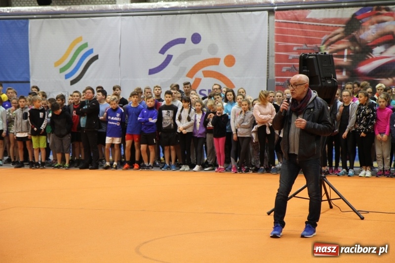 Zdjęcie w galerii na portalu naszraciborz.pl: Jesienne Halowe Mistrzostwa Raciborza w lekkiej atletyce. Zmaganiom przyglądała się Justyna Święty-Ersetic wiadomości z regionu