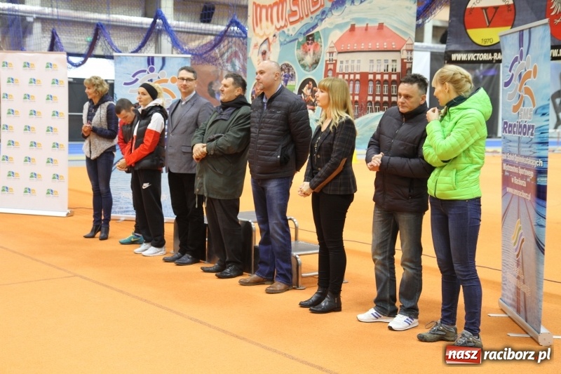 Zdjęcie w galerii na portalu naszraciborz.pl: Jesienne Halowe Mistrzostwa Raciborza w lekkiej atletyce. Zmaganiom przyglądała się Justyna Święty-Ersetic wiadomości z regionu