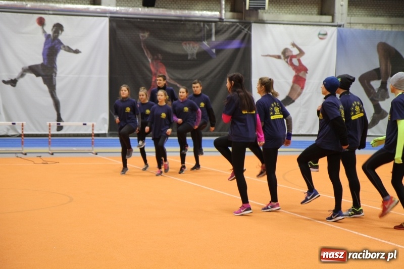 Zdjęcie w galerii na portalu naszraciborz.pl: Jesienne Halowe Mistrzostwa Raciborza w lekkiej atletyce. Zmaganiom przyglądała się Justyna Święty-Ersetic wiadomości z regionu