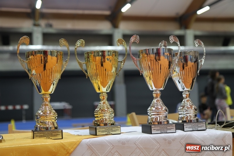 Zdjęcie w galerii na portalu naszraciborz.pl: Jesienne Halowe Mistrzostwa Raciborza w lekkiej atletyce. Zmaganiom przyglądała się Justyna Święty-Ersetic wiadomości z regionu