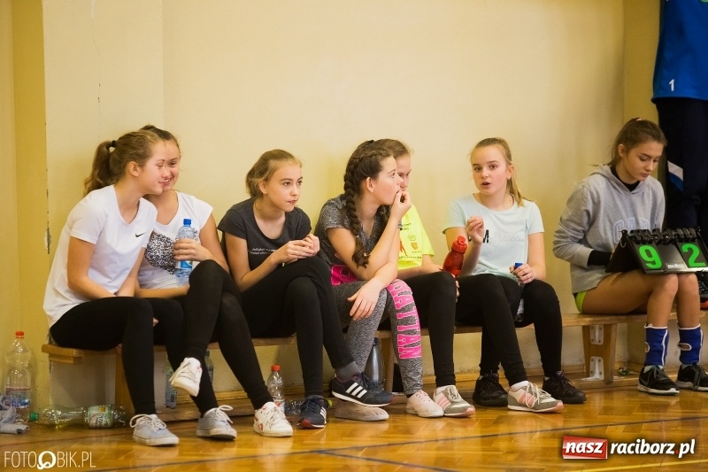 Zdjęcie w galerii na portalu naszraciborz.pl: Turniej dwójek siatkarskich dziewcząt w SP 18 wiadomości z regionu
