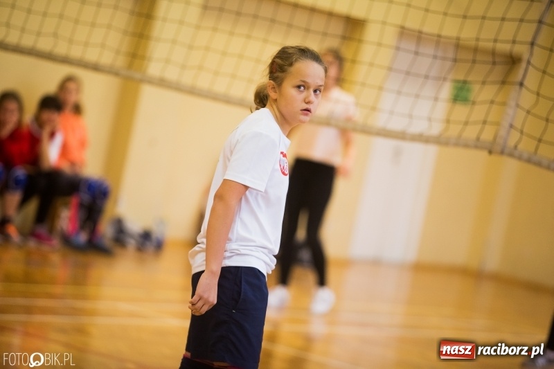 Zdjęcie w galerii na portalu naszraciborz.pl: Turniej dwójek siatkarskich dziewcząt w SP 18 wiadomości z regionu