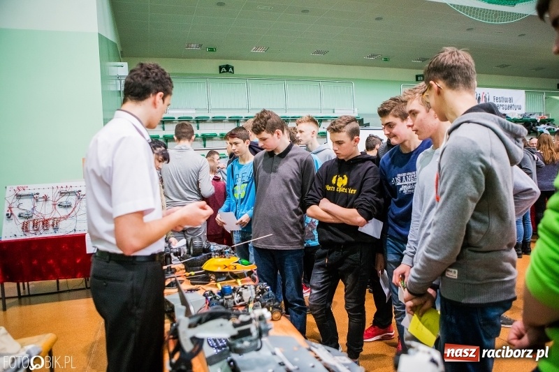 Zdjęcie w galerii na portalu naszraciborz.pl: Ponad 1000 uczniów na Festiwalu Perspektyw w Raciborzu wiadomości z regionu