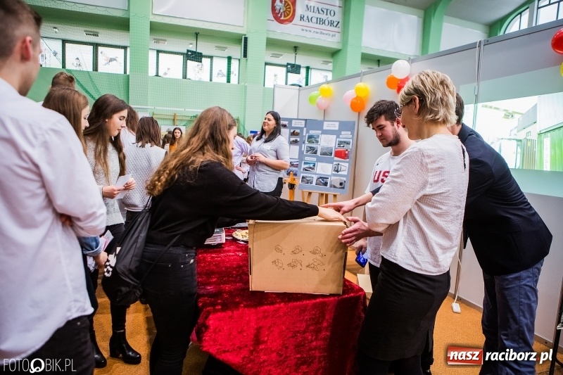 Zdjęcie w galerii na portalu naszraciborz.pl: Ponad 1000 uczniów na Festiwalu Perspektyw w Raciborzu wiadomości z regionu