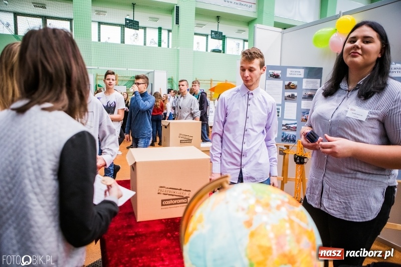 Zdjęcie w galerii na portalu naszraciborz.pl: Ponad 1000 uczniów na Festiwalu Perspektyw w Raciborzu wiadomości z regionu