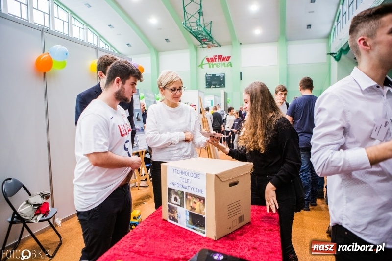 Zdjęcie w galerii na portalu naszraciborz.pl: Ponad 1000 uczniów na Festiwalu Perspektyw w Raciborzu wiadomości z regionu