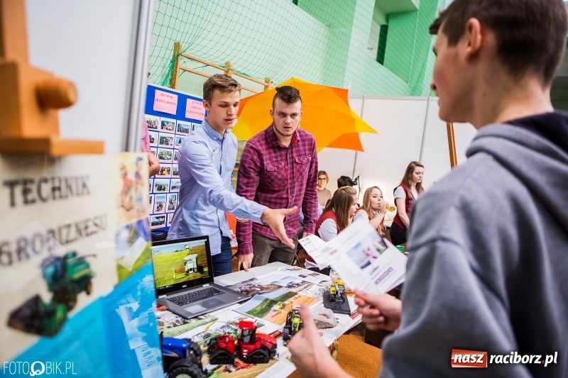 Zdjęcie w galerii na portalu naszraciborz.pl: Ponad 1000 uczniów na Festiwalu Perspektyw w Raciborzu wiadomości z regionu