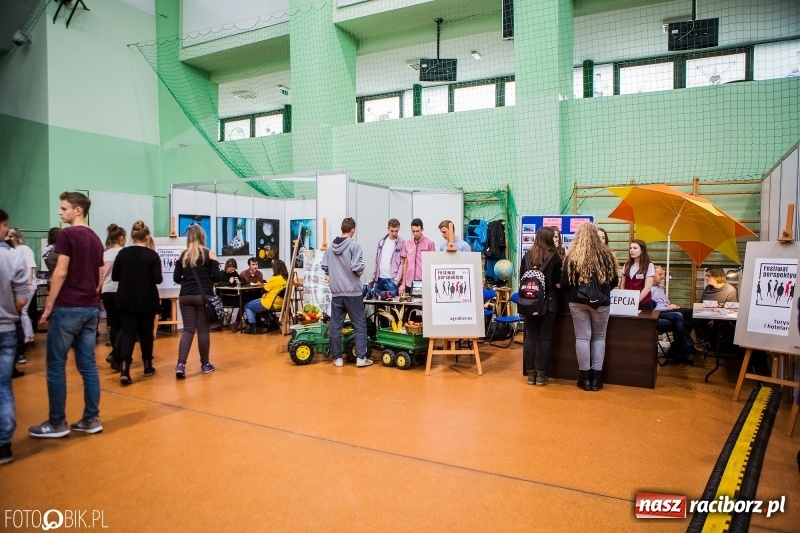 Zdjęcie w galerii na portalu naszraciborz.pl: Ponad 1000 uczniów na Festiwalu Perspektyw w Raciborzu wiadomości z regionu