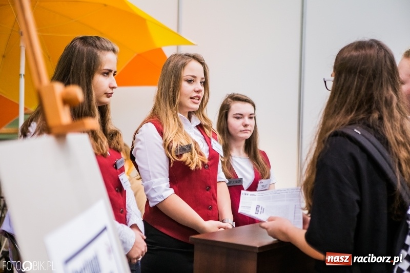 Zdjęcie w galerii na portalu naszraciborz.pl: Ponad 1000 uczniów na Festiwalu Perspektyw w Raciborzu wiadomości z regionu