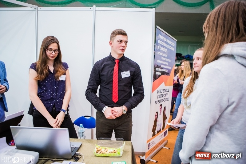 Zdjęcie w galerii na portalu naszraciborz.pl: Ponad 1000 uczniów na Festiwalu Perspektyw w Raciborzu wiadomości z regionu