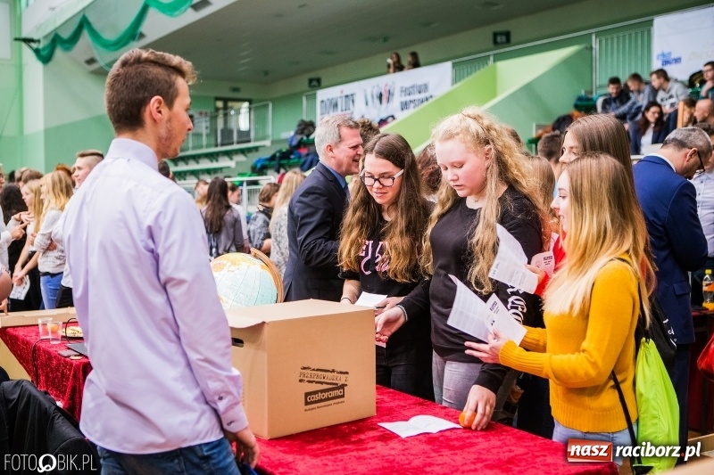 Zdjęcie w galerii na portalu naszraciborz.pl: Ponad 1000 uczniów na Festiwalu Perspektyw w Raciborzu wiadomości z regionu