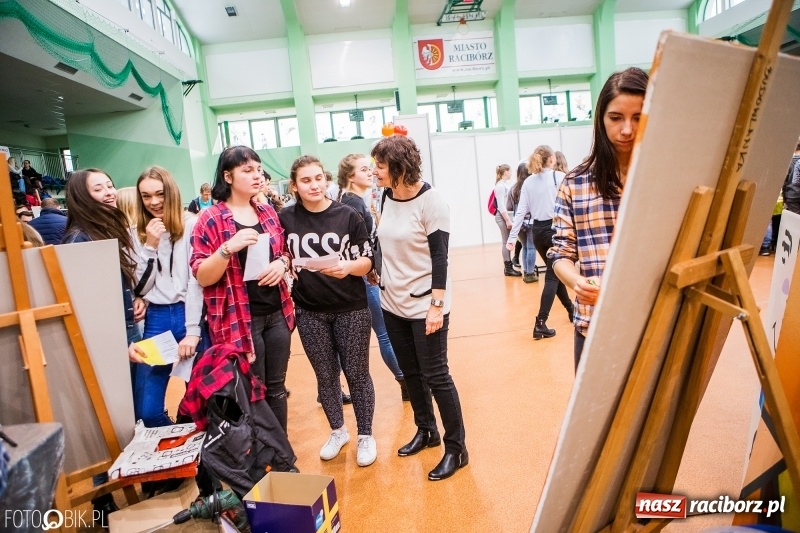 Zdjęcie w galerii na portalu naszraciborz.pl: Ponad 1000 uczniów na Festiwalu Perspektyw w Raciborzu wiadomości z regionu