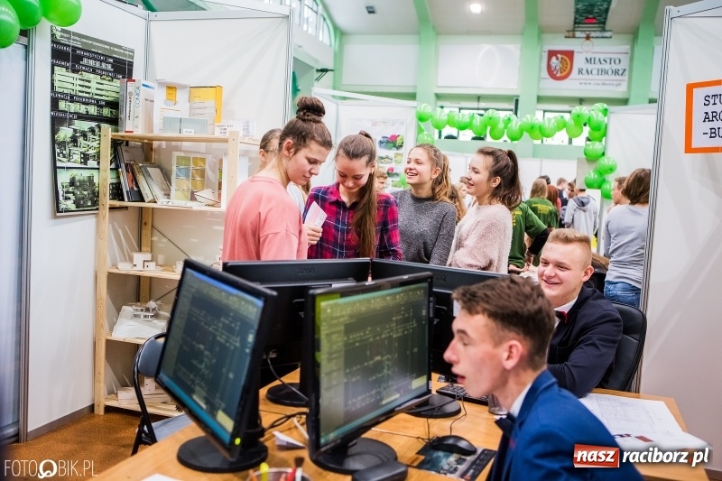 Zdjęcie w galerii na portalu naszraciborz.pl: Ponad 1000 uczniów na Festiwalu Perspektyw w Raciborzu wiadomości z regionu