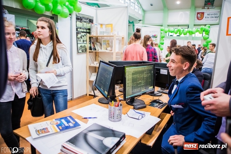 Zdjęcie w galerii na portalu naszraciborz.pl: Ponad 1000 uczniów na Festiwalu Perspektyw w Raciborzu wiadomości z regionu