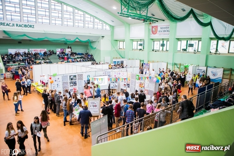 Zdjęcie w galerii na portalu naszraciborz.pl: Ponad 1000 uczniów na Festiwalu Perspektyw w Raciborzu wiadomości z regionu