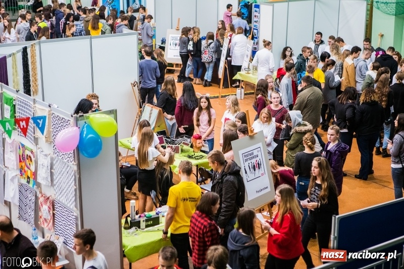 Zdjęcie w galerii na portalu naszraciborz.pl: Ponad 1000 uczniów na Festiwalu Perspektyw w Raciborzu wiadomości z regionu