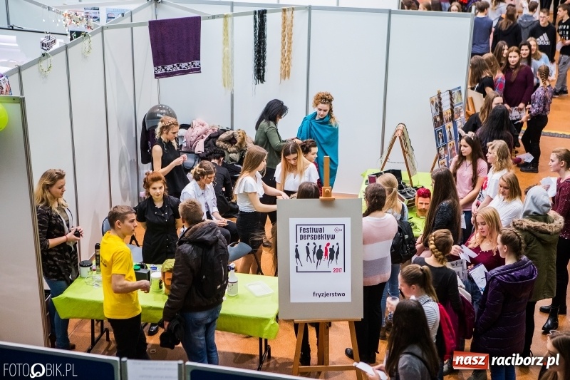 Zdjęcie w galerii na portalu naszraciborz.pl: Ponad 1000 uczniów na Festiwalu Perspektyw w Raciborzu wiadomości z regionu