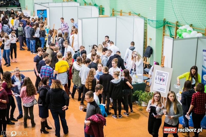 Zdjęcie w galerii na portalu naszraciborz.pl: Ponad 1000 uczniów na Festiwalu Perspektyw w Raciborzu wiadomości z regionu