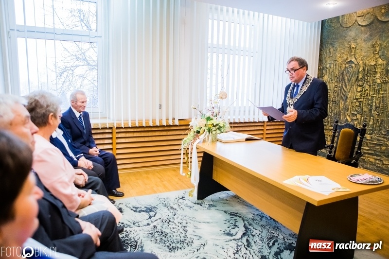 Zdjęcie w galerii na portalu naszraciborz.pl: Trwajcie razem w radości i smutkach. Złote Gody w Pietrowicach Wielkich wiadomości z regionu