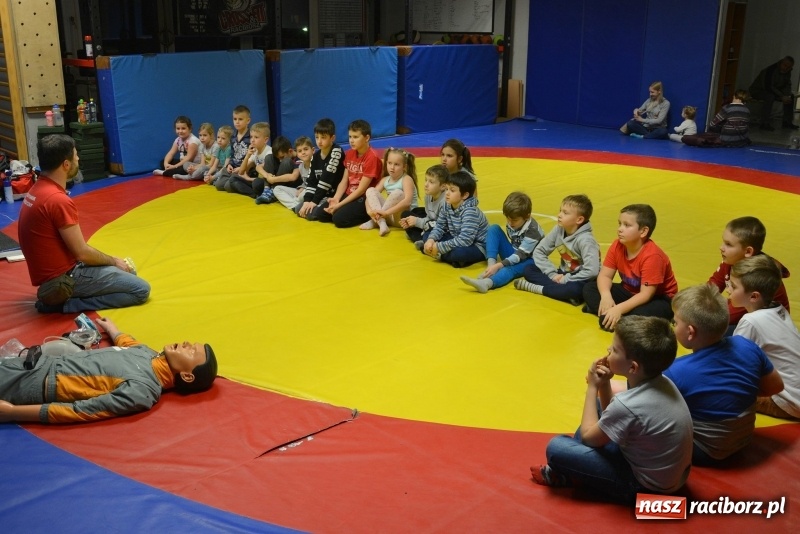 Zdjęcie w galerii na portalu naszraciborz.pl: Zajęcia profilaktyczne w klubie Łamator wiadomości z regionu