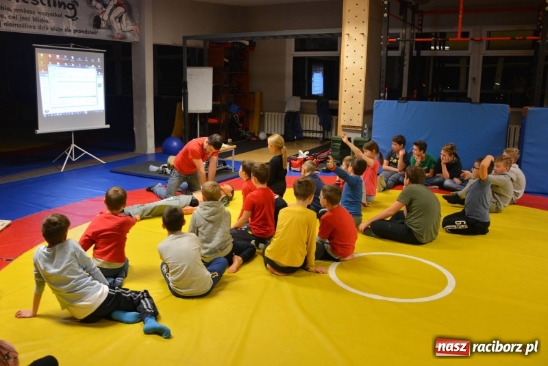 Zdjęcie w galerii na portalu naszraciborz.pl: Zajęcia profilaktyczne w klubie Łamator wiadomości z regionu