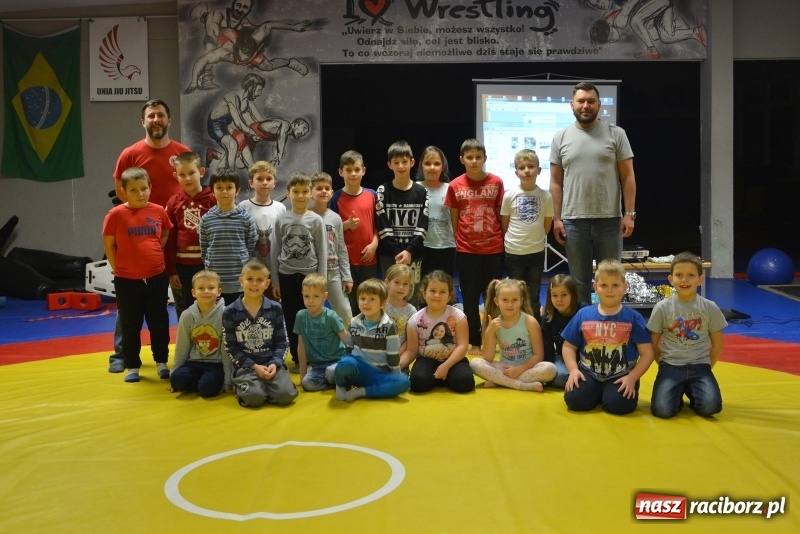 Zdjęcie w galerii na portalu naszraciborz.pl: Zajęcia profilaktyczne w klubie Łamator wiadomości z regionu