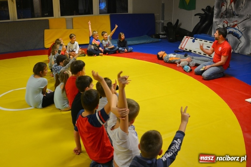 Zdjęcie w galerii na portalu naszraciborz.pl: Zajęcia profilaktyczne w klubie Łamator wiadomości z regionu