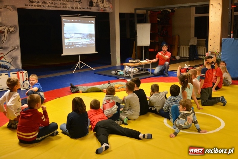 Zdjęcie w galerii na portalu naszraciborz.pl: Zajęcia profilaktyczne w klubie Łamator wiadomości z regionu
