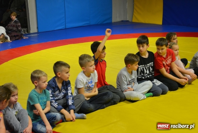 Zdjęcie w galerii na portalu naszraciborz.pl: Zajęcia profilaktyczne w klubie Łamator wiadomości z regionu