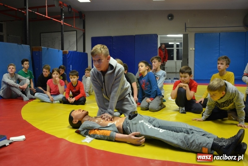 Zdjęcie w galerii na portalu naszraciborz.pl: Zajęcia profilaktyczne w klubie Łamator wiadomości z regionu